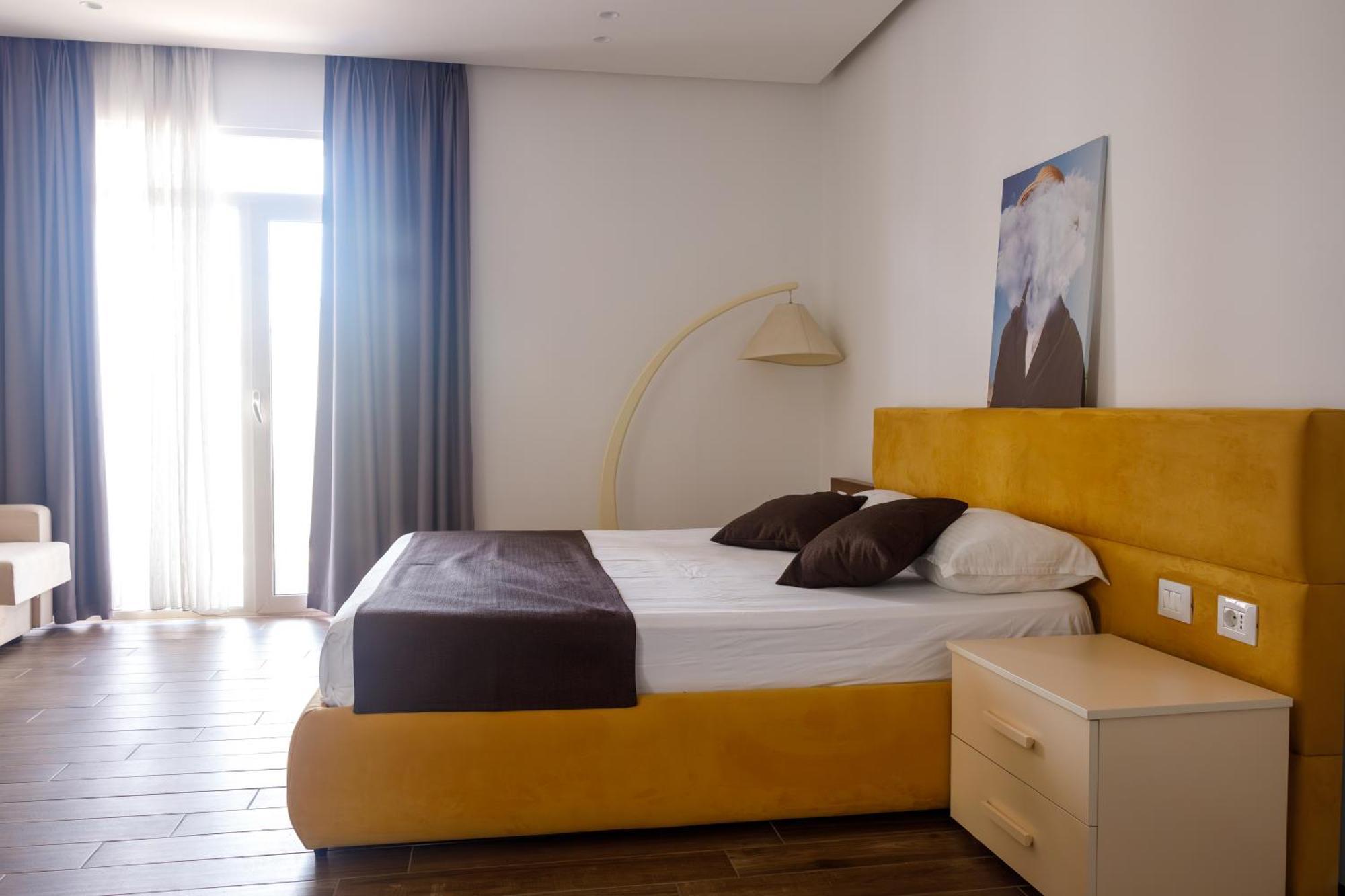 Amh Hotel Durres Exterior photo