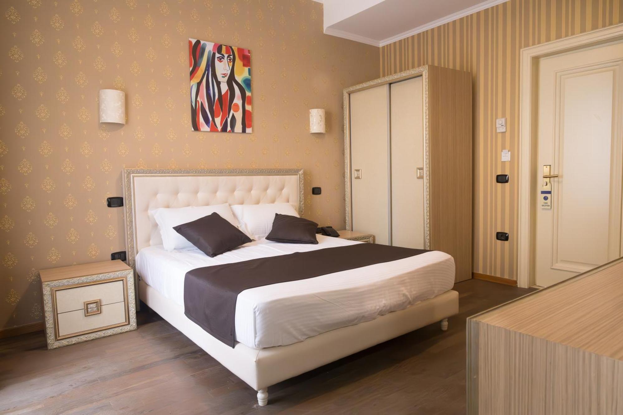 Amh Hotel Durres Exterior photo