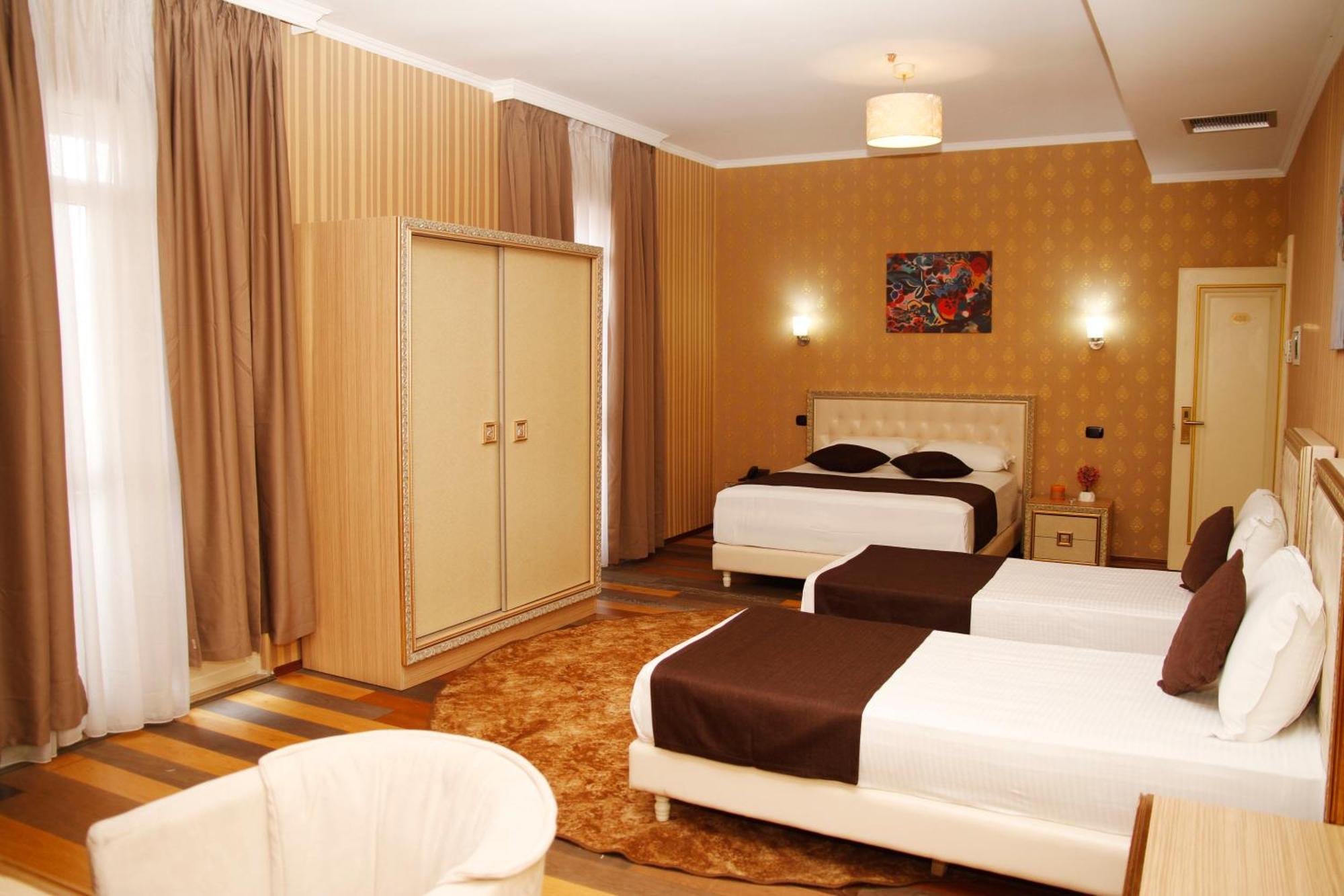 Amh Hotel Durres Exterior photo