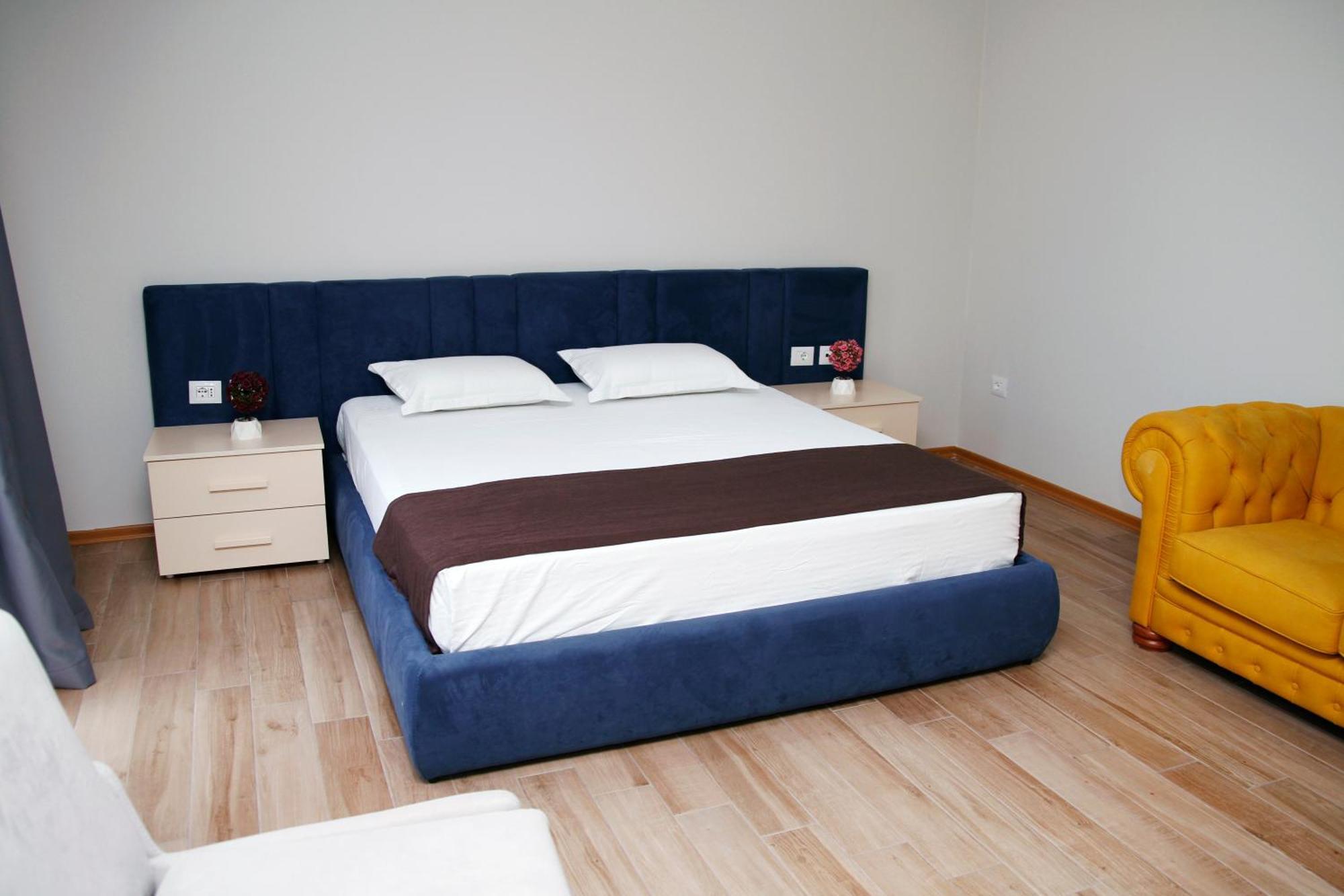 Amh Hotel Durres Exterior photo