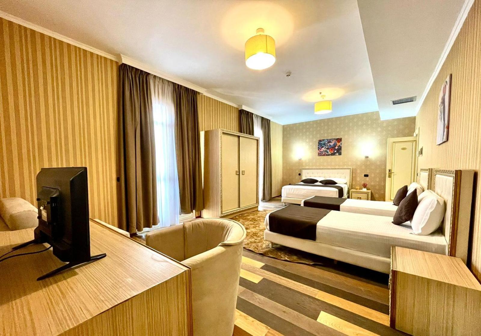Amh Hotel Durres Exterior photo