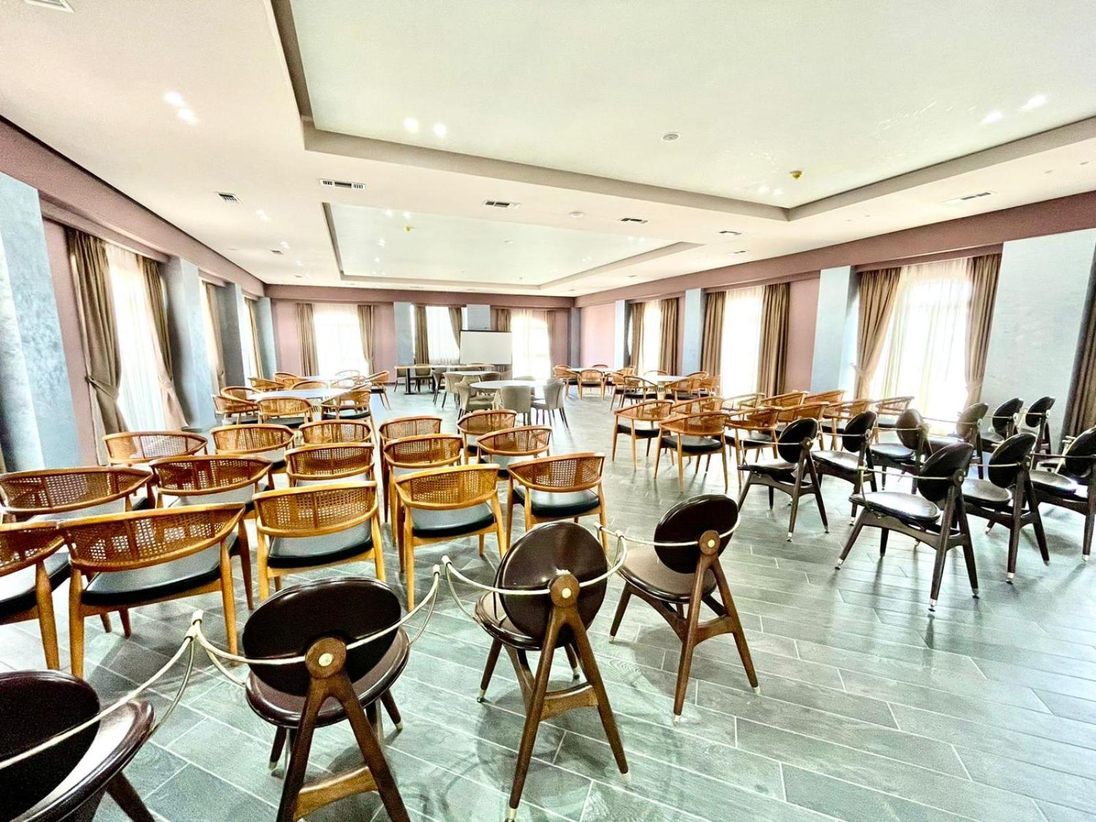 Amh Hotel Durres Exterior photo